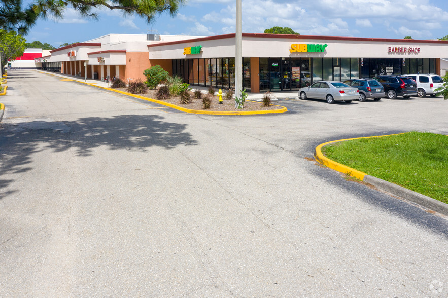 5660 Bayshore Rd, North Fort Myers, FL for lease - Building Photo - Image 3 of 5