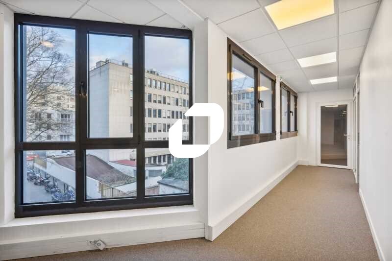 Office in Clichy for lease Interior Photo- Image 1 of 10