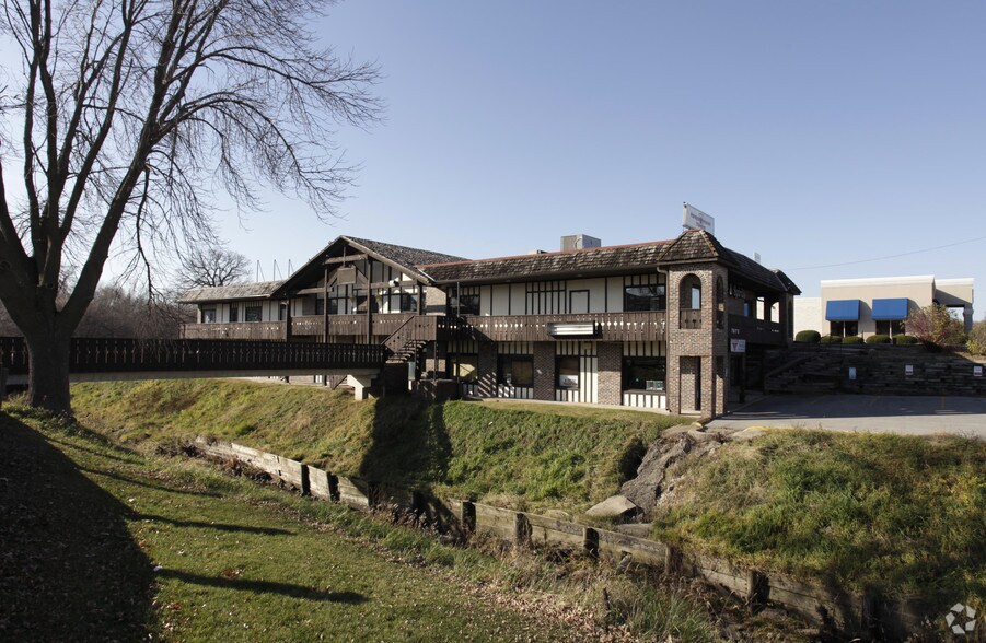 7690 Hickman Rd, Windsor Heights, IA 50324