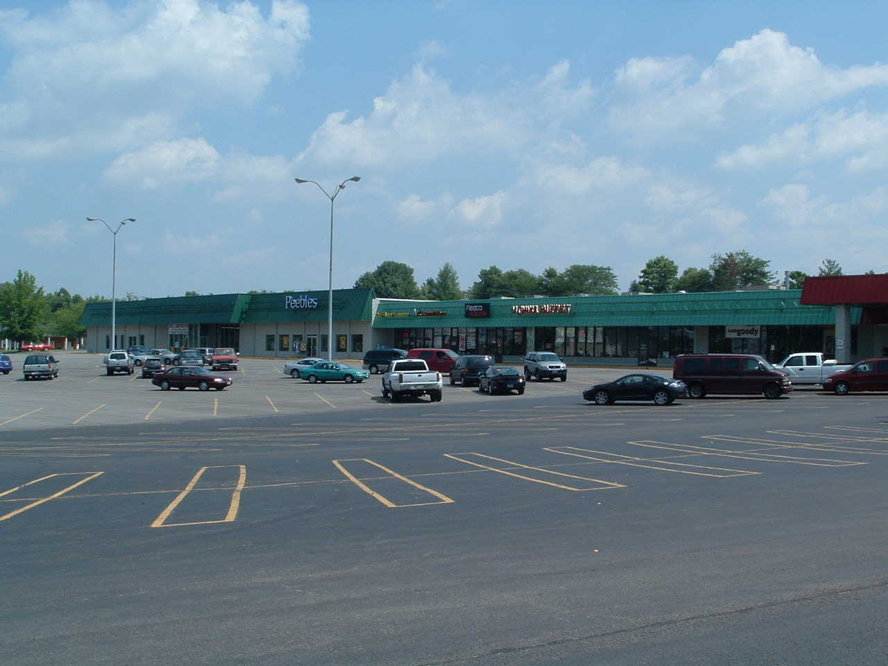 1088-1100 N High St, Hillsboro, OH for lease Building Photo- Image 1 of 11