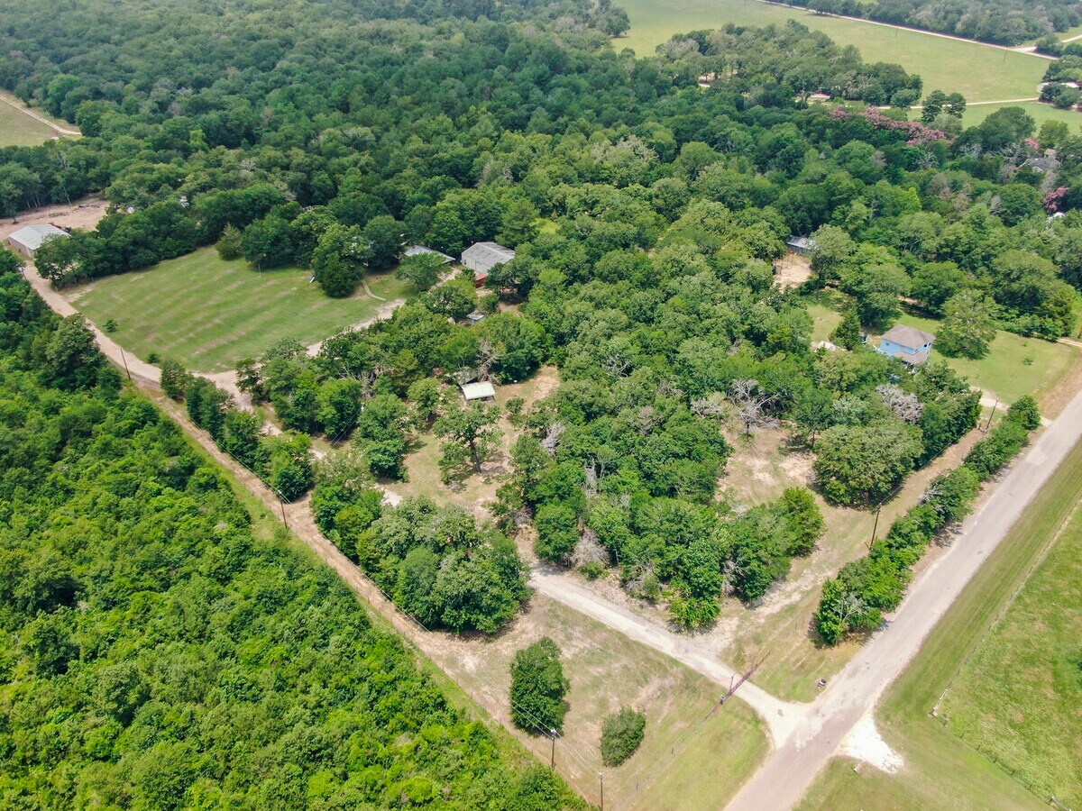 32623 Courtney Rd, Navasota, TX 77868
