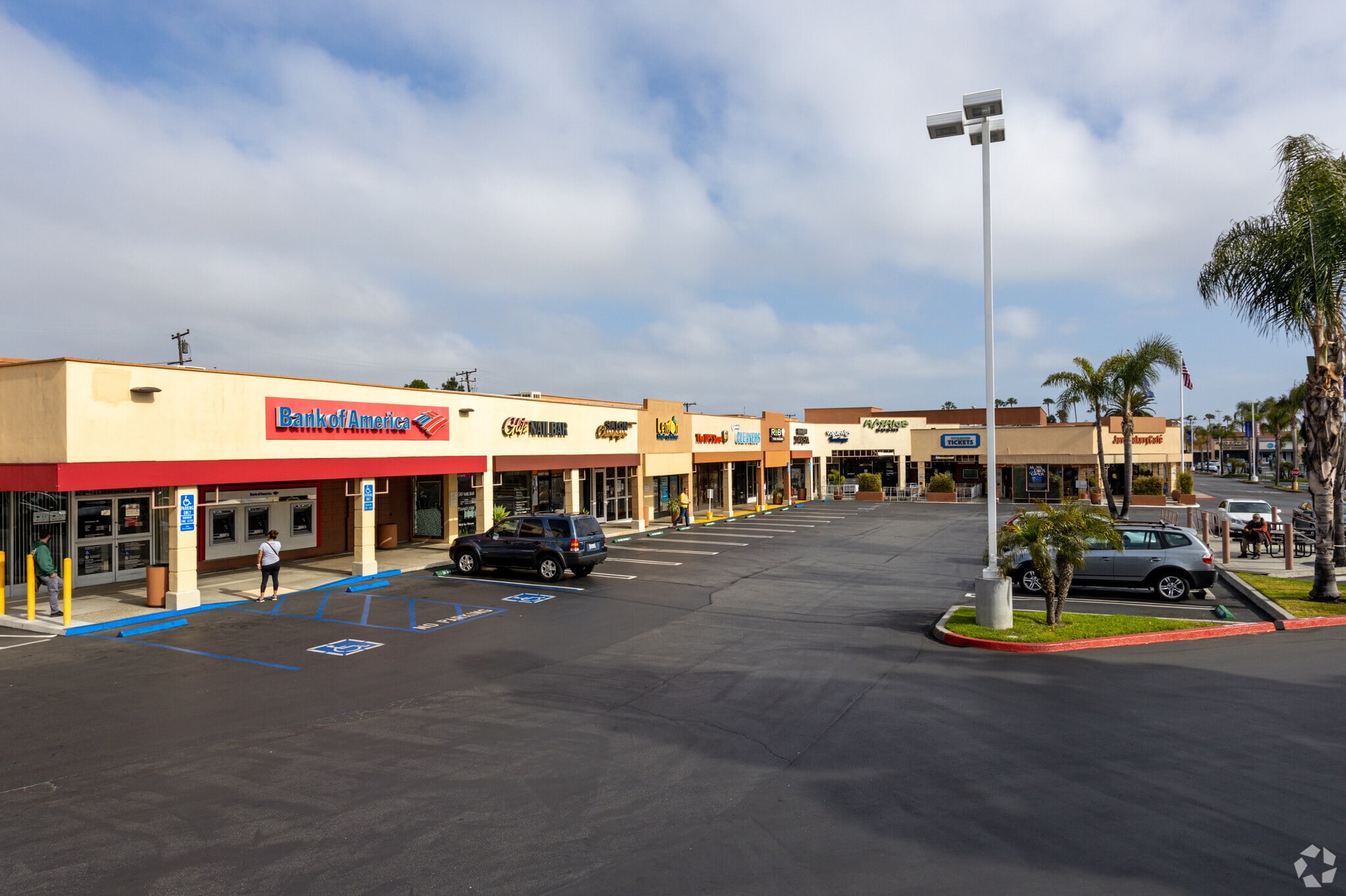 1850118687 Main St, Huntington Beach, CA 92648 5 Points Plaza