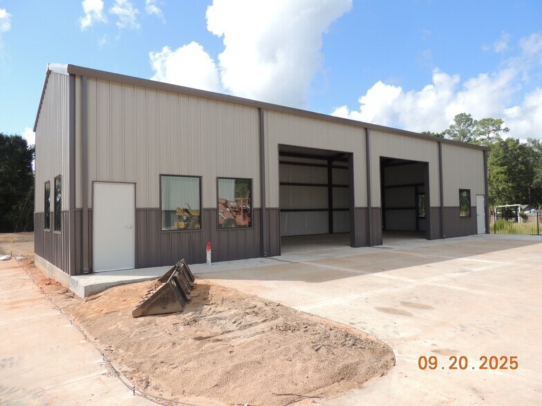 2309 Wade Cir S, Conroe, TX for sale - Primary Photo - Image 1 of 18