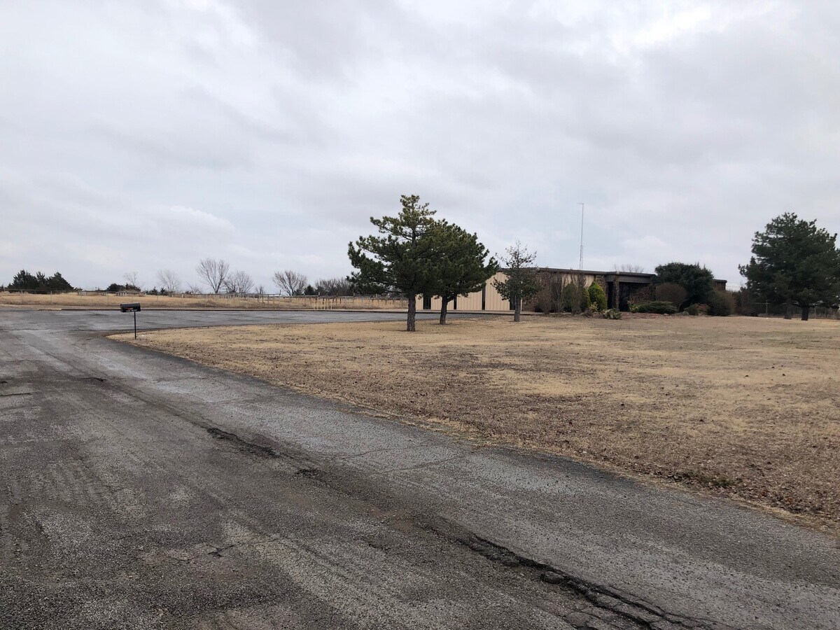 1020 N Linwood Ave, Cushing, OK 74023