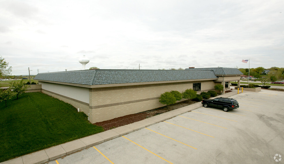 17045 W Capitol Dr, Brookfield, WI for lease - Building Photo - Image 2 of 2