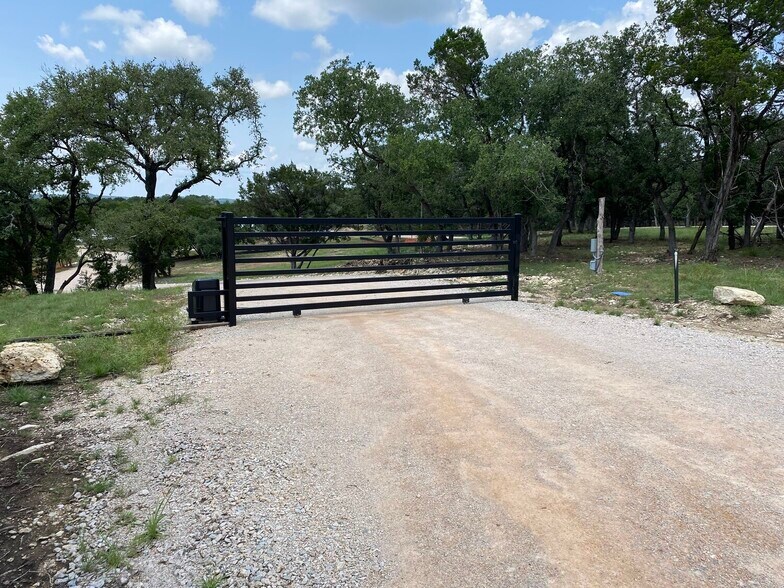 13100 Fitzhugh Rd, Austin, TX for sale - Building Photo - Image 1 of 1