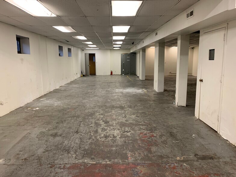 153-04 Rockaway Blvd, Jamaica, NY for lease - Interior Photo - Image 2 of 9