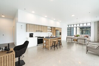 10306 SE Main St, Milwaukie, OR for lease Interior Photo- Image 1 of 9