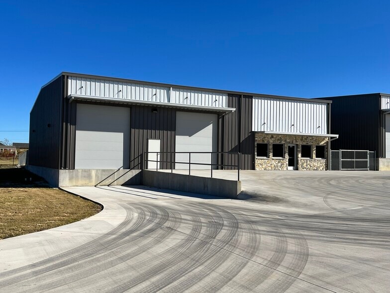 120 Old Agnes Rd, Weatherford, TX for lease - Primary Photo - Image 1 of 15