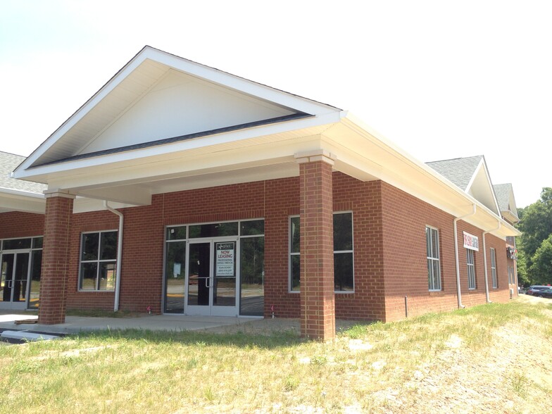 210 W Hundred Rd, Chester, VA for lease - Building Photo - Image 2 of 4