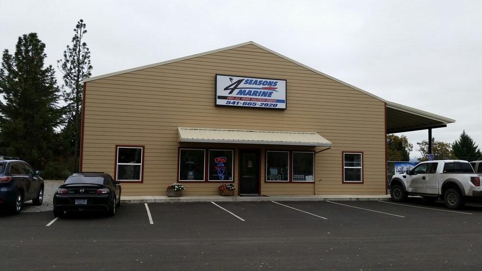 4399 Table Rock Rd, Central Point, OR for sale - Primary Photo - Image 1 of 1