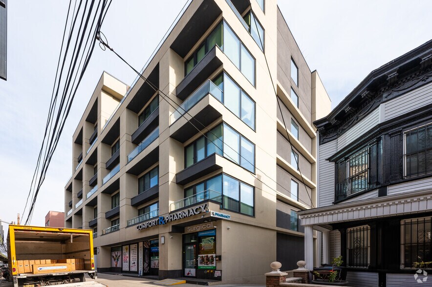 3811 31st St, Long Island City, NY for sale - Primary Photo - Image 1 of 1