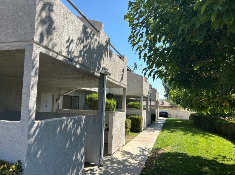 16137 Apple Valley Rd, Apple Valley, CA for sale - Building Photo - Image 3 of 8