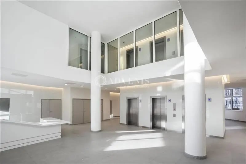 Office in Noisy-le-Grand for lease - Lobby - Image 3 of 12