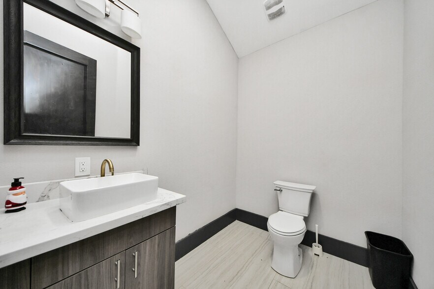 5310 Logston Ln, Spring, TX for sale - Interior Photo - Image 3 of 68