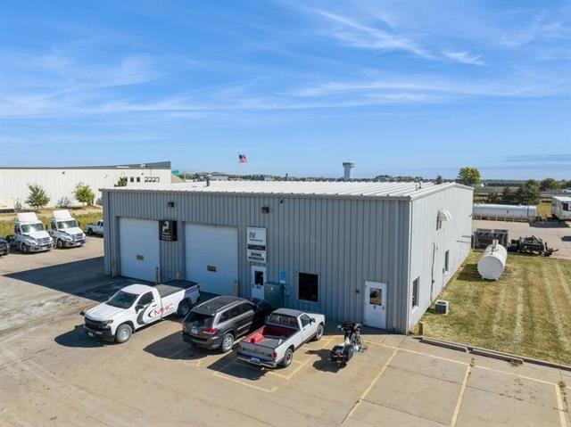 2740 Stoner Ct, North Liberty, IA for lease - Building Photo - Image 3 of 36