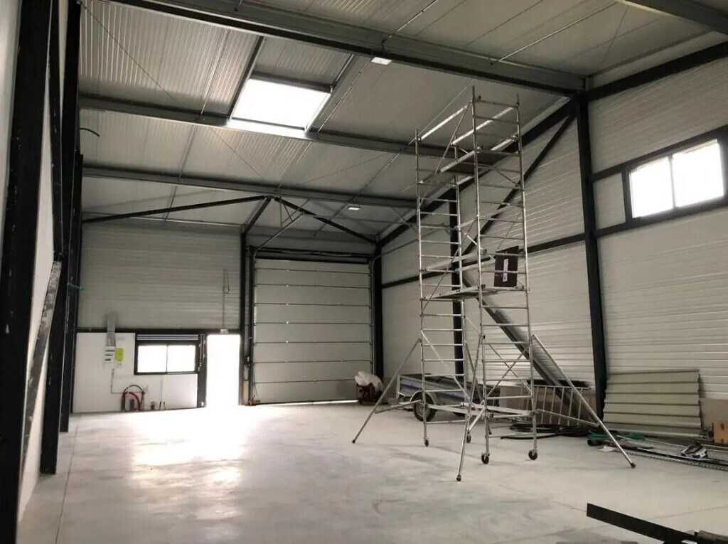 Location Entrepôt 122 m² à 541 m² - Photo 1