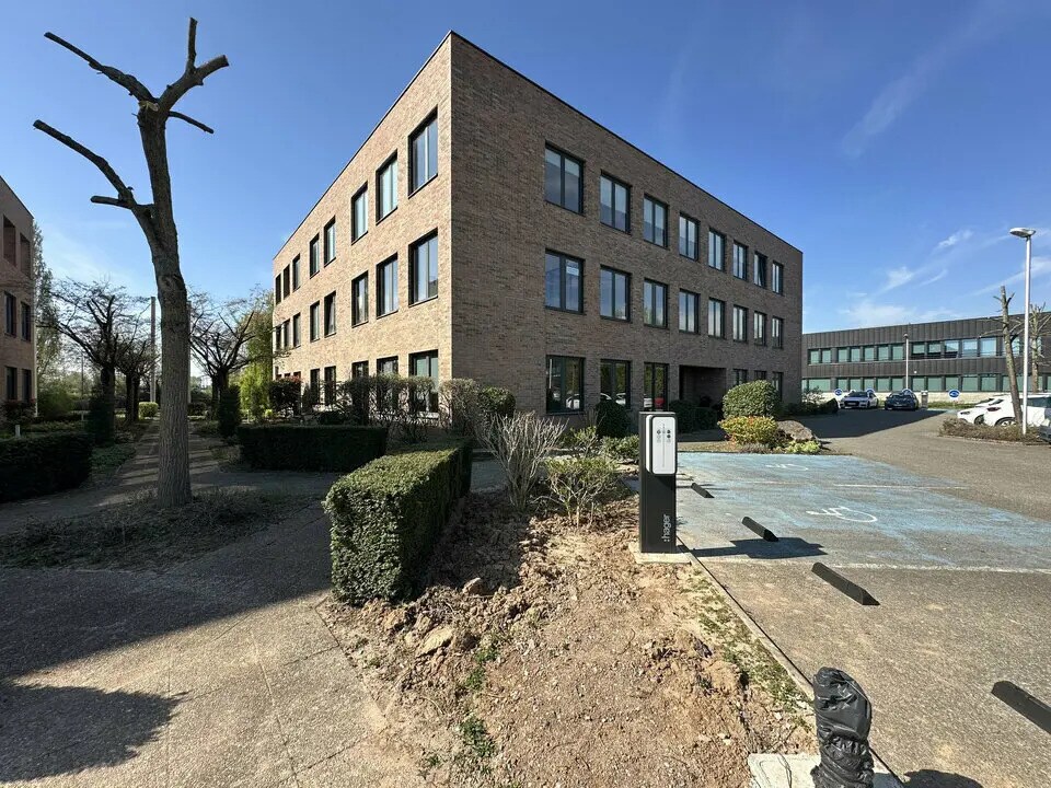 Office in Entzheim for lease Building Photo- Image 1 of 3