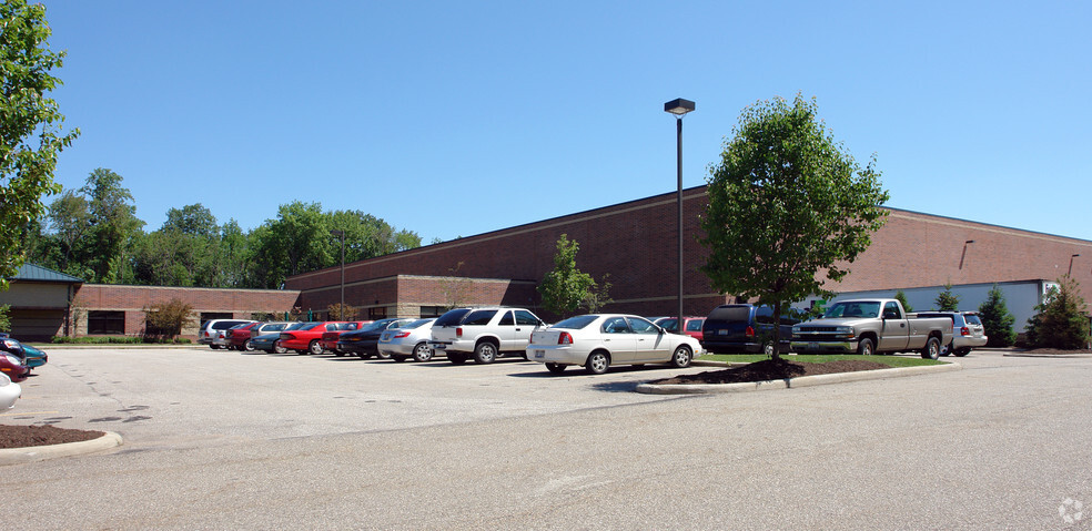 5581 Hudson Industrial Pky, Hudson, OH for lease - Primary Photo - Image 1 of 4