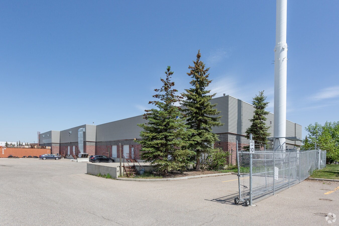 3815 32nd St NE, Calgary, AB T1Y 7C1