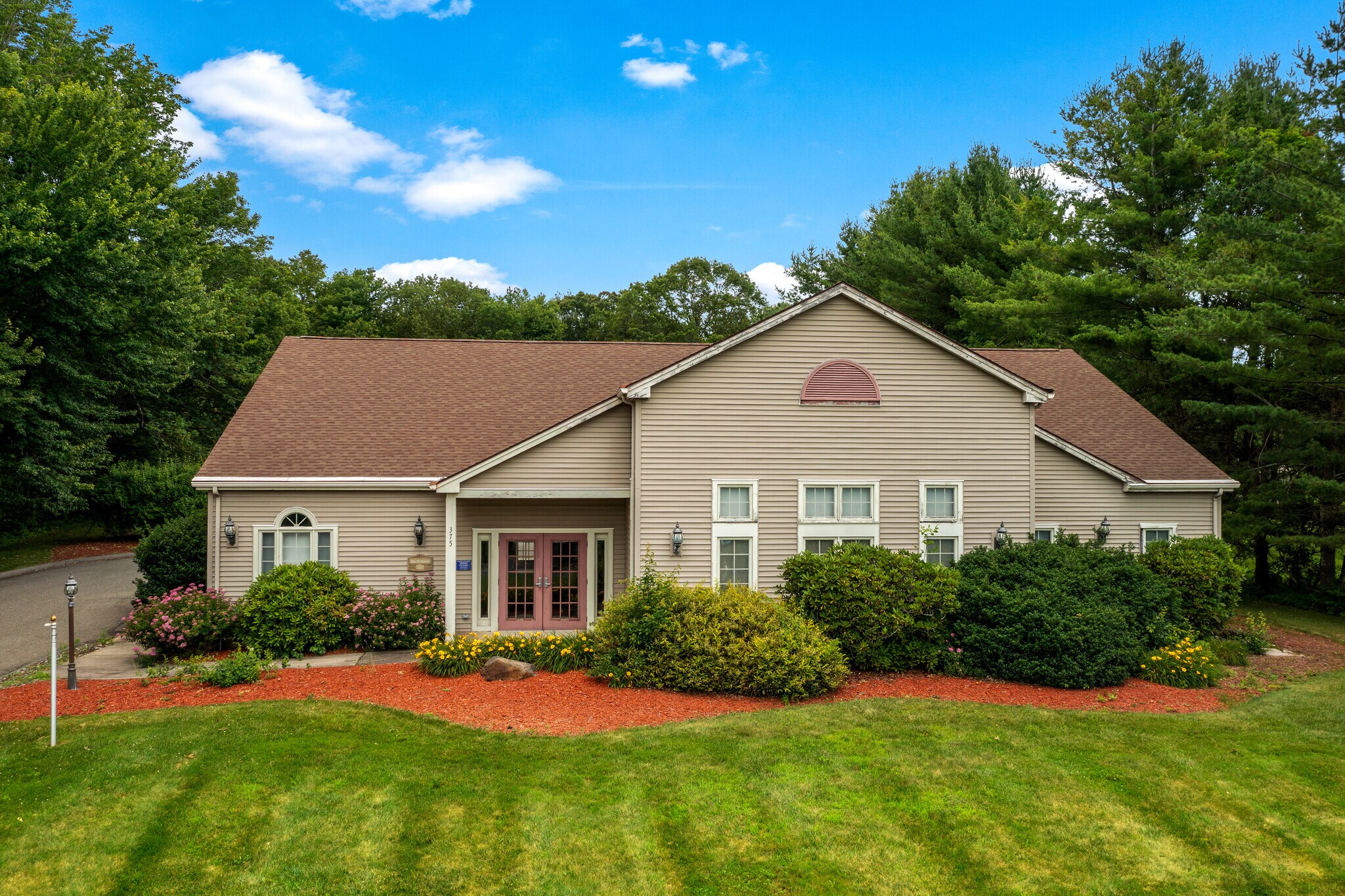 375 Merrow Rd, Tolland, CT for sale Primary Photo- Image 1 of 1