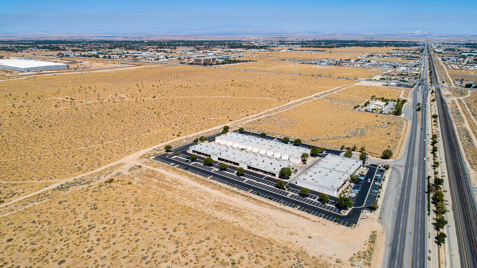 Sierra Highway Plaza portfolio of 4 properties for sale on LoopNet.com - Building Photo - Image 3 of 24