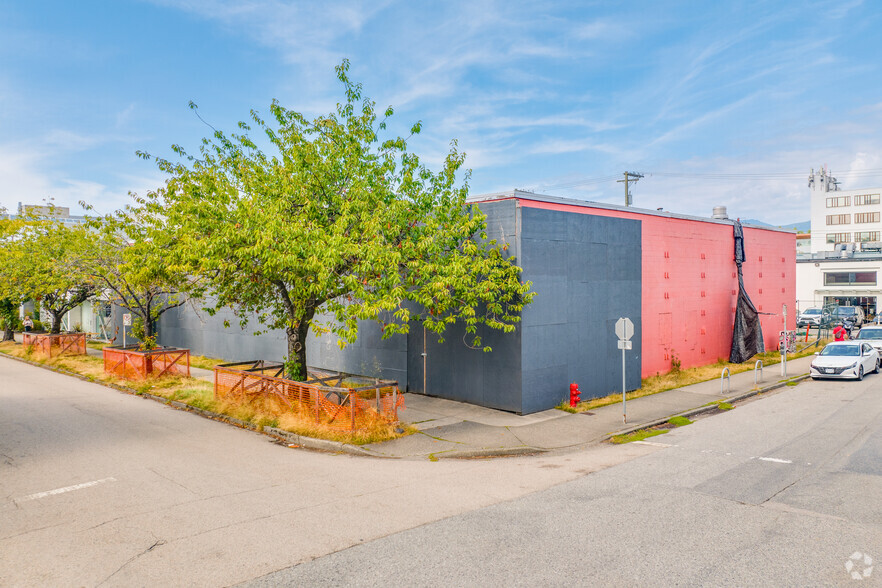 1701 W 3rd Ave, Vancouver, BC for lease - Primary Photo - Image 1 of 6