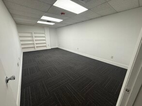 19555 NE 10th Ave, Miami, FL for lease Interior Photo- Image 2 of 4