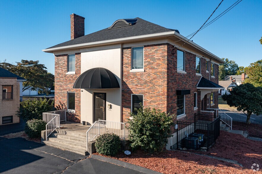 4997 Glenway Ave, Cincinnati, OH 45238