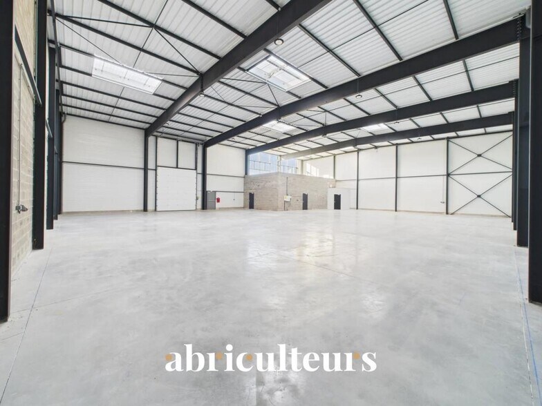 Industrial in Chartres for sale - Building Photo - Image 1 of 5