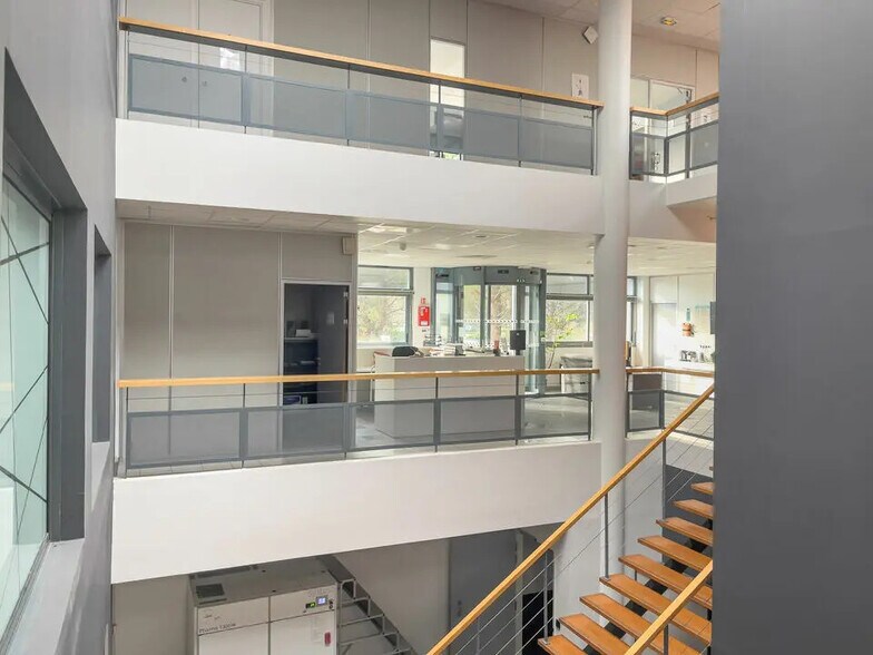 Office in Aix-en-Provence for lease - Building Photo - Image 2 of 21