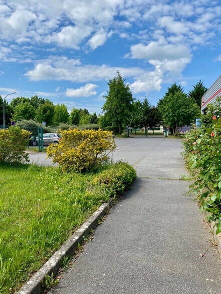 Rue De La Prevote, Houdan for lease - Building Photo - Image 2 of 8