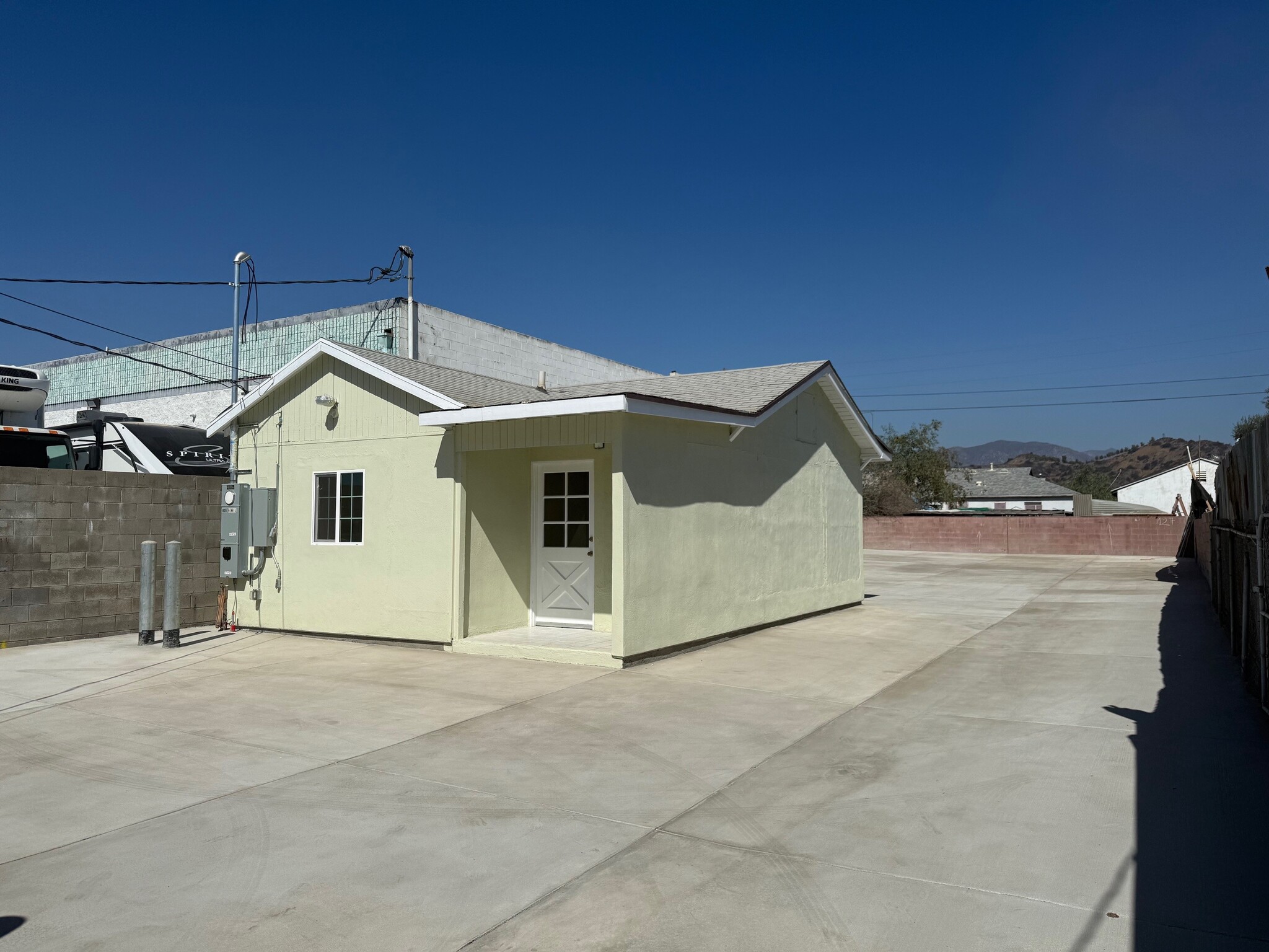8906 Norris Ave, Sun Valley, CA for lease Primary Photo- Image 1 of 8