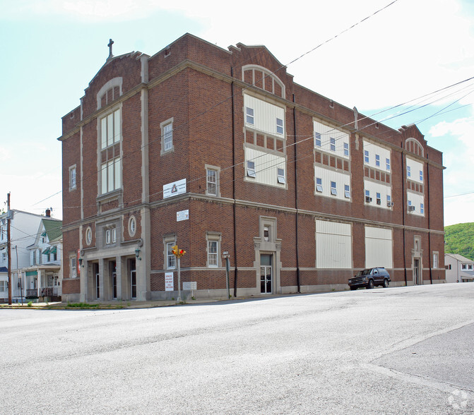 250 West Ave, Mount Carmel, PA for sale - Primary Photo - Image 1 of 1