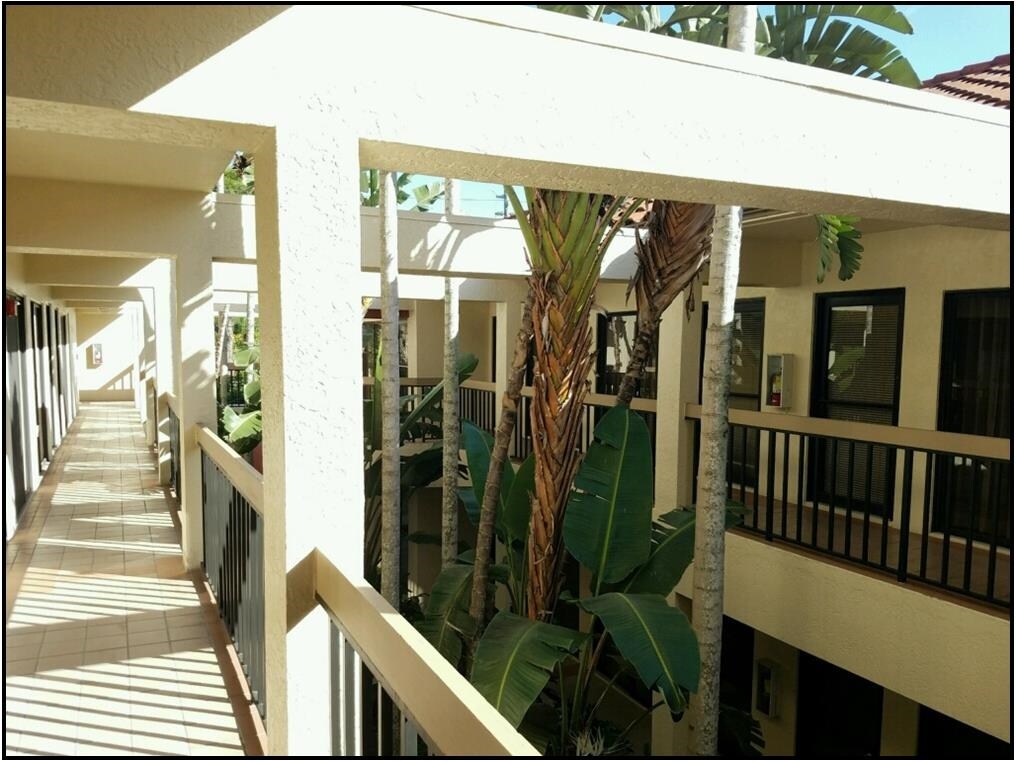 801 Anchor Rode Dr, Naples, FL 34103