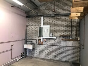 1-4 Station Rd, Newton Stewart for lease Interior Photo- Image 2 of 4