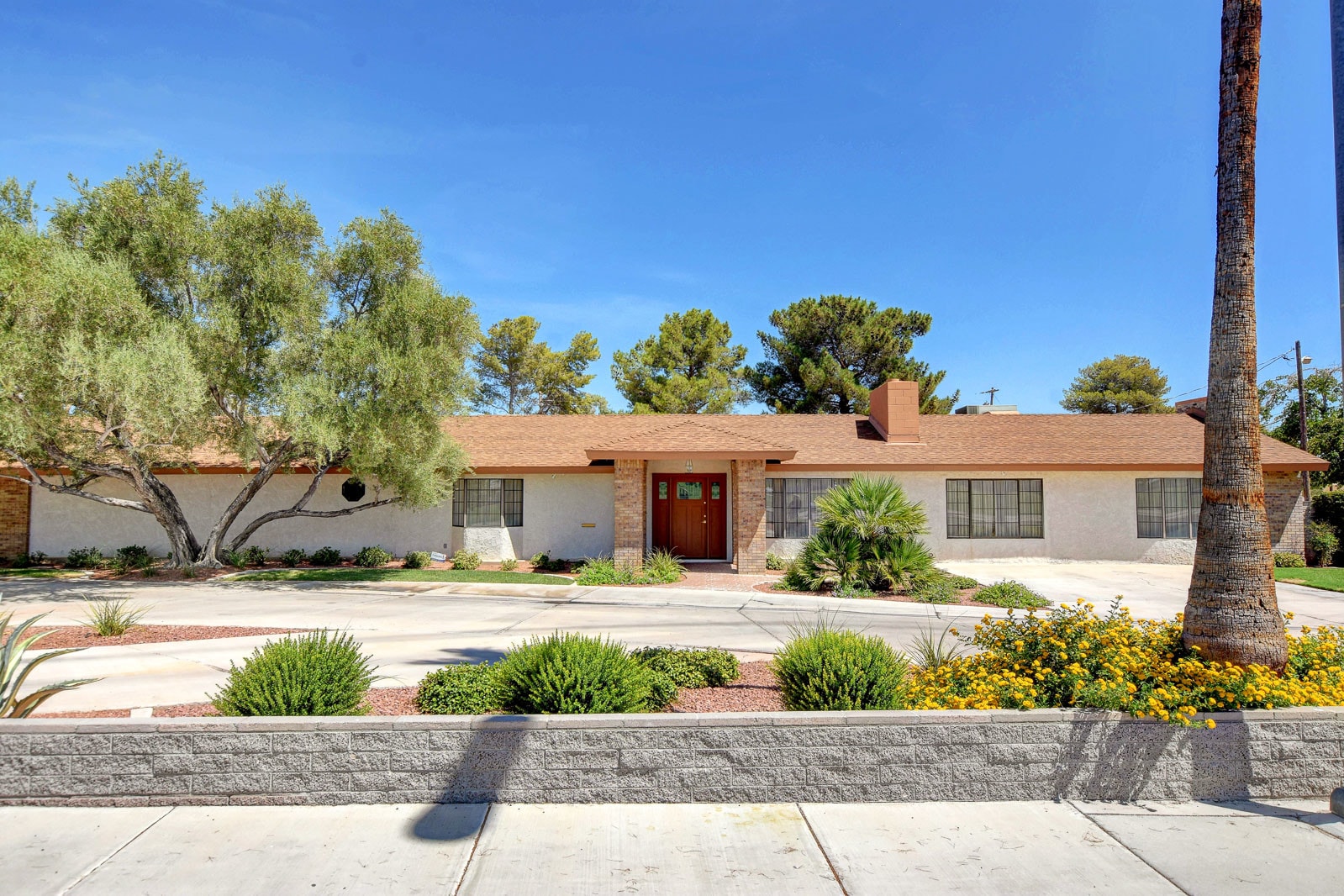 2548 E Russell Rd, Las Vegas, NV for sale Building Photo- Image 1 of 1