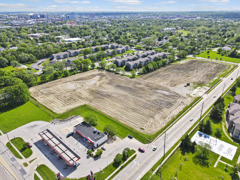 1011 and 1101 Bradley Ave, Urbana, IL for sale - Primary Photo - Image 1 of 6