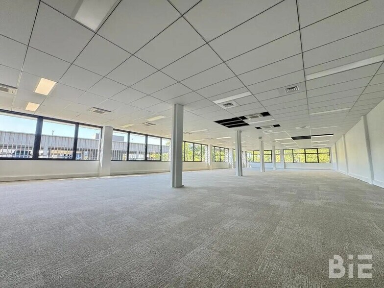 Office in Mérignac for lease - Building Photo - Image 2 of 10