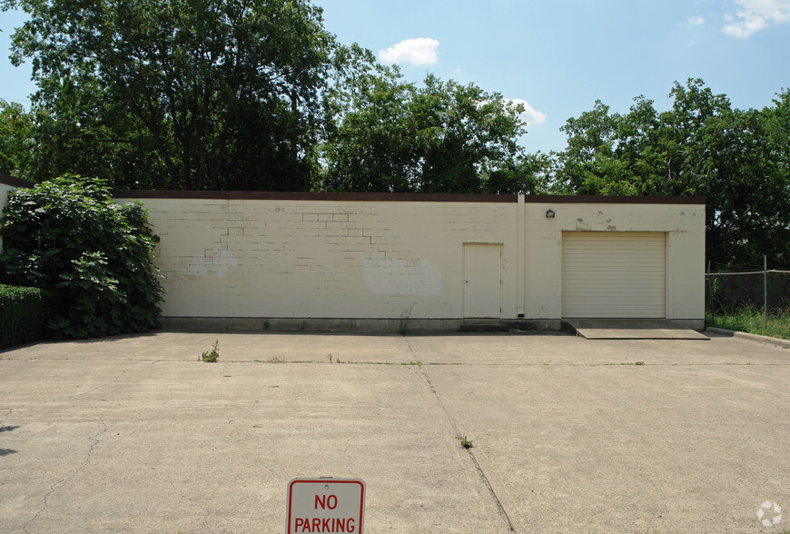 2714 Bomar Ave, Dallas, TX for lease - Building Photo - Image 3 of 3