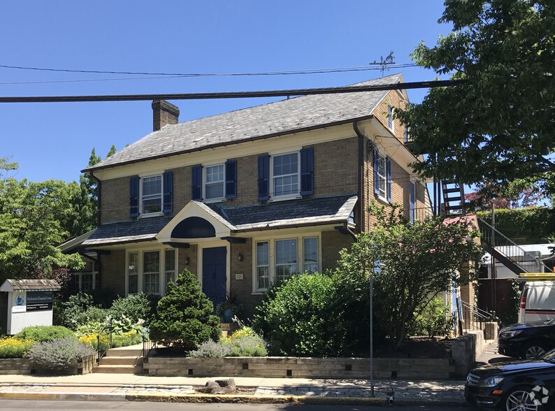 21 S Clinton St, Doylestown, PA for sale - Primary Photo - Image 1 of 1