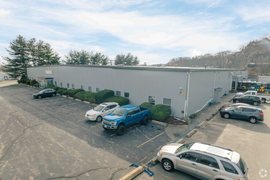 64 Holton St, Woburn, MA for lease - Building Photo - Image 2 of 5