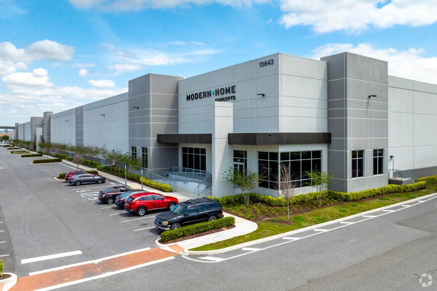 13643 S Orange Ave, Orlando, FL for lease - Primary Photo - Image 1 of 5