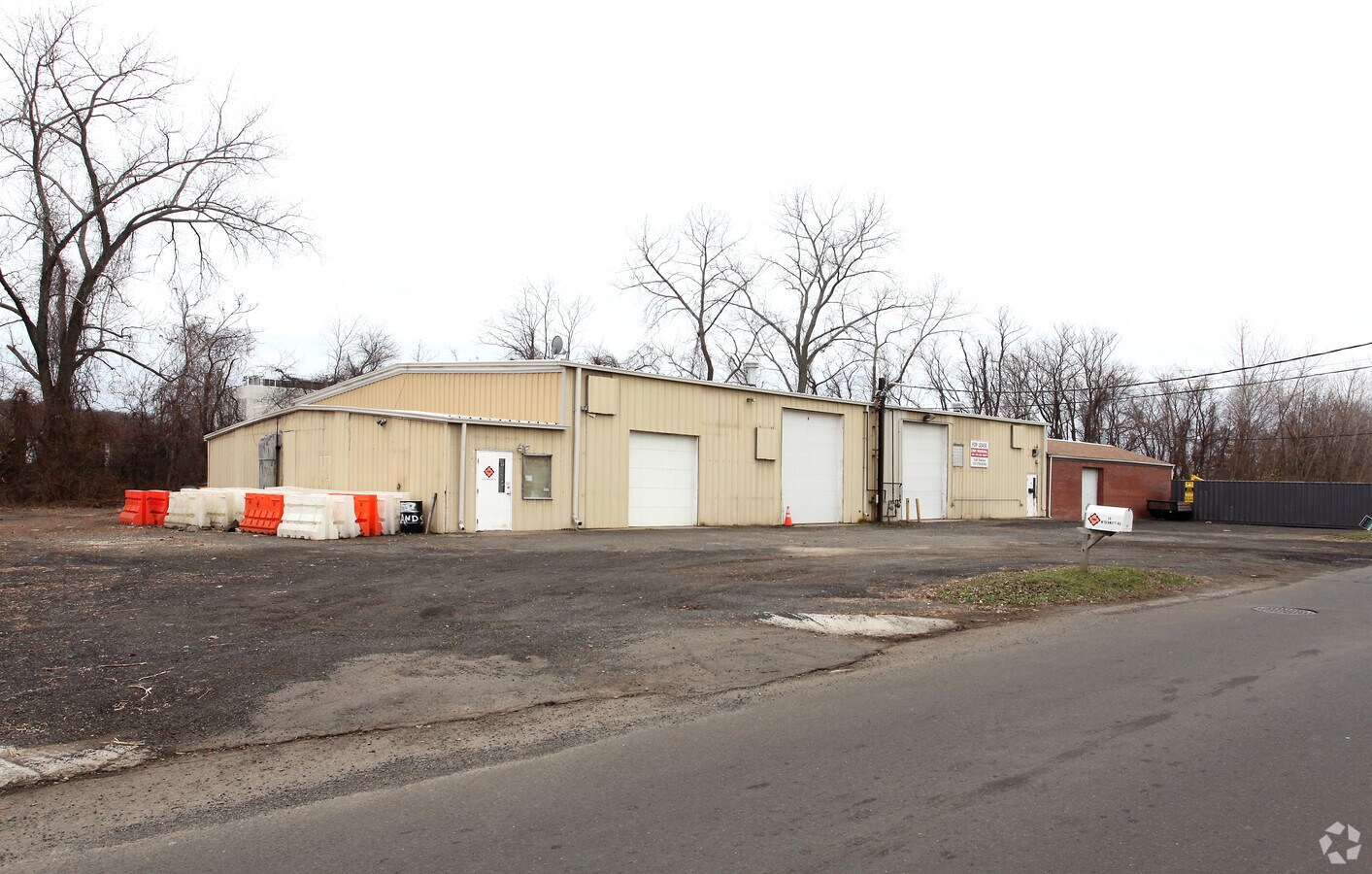 39 McDermott Rd, North Haven, CT 06473