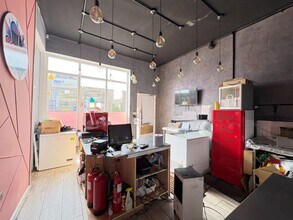 1 Oldfield Ln, Heckmondwike for lease Interior Photo- Image 1 of 6