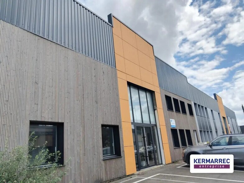 Flex in Pacé for lease - Building Photo - Image 2 of 9