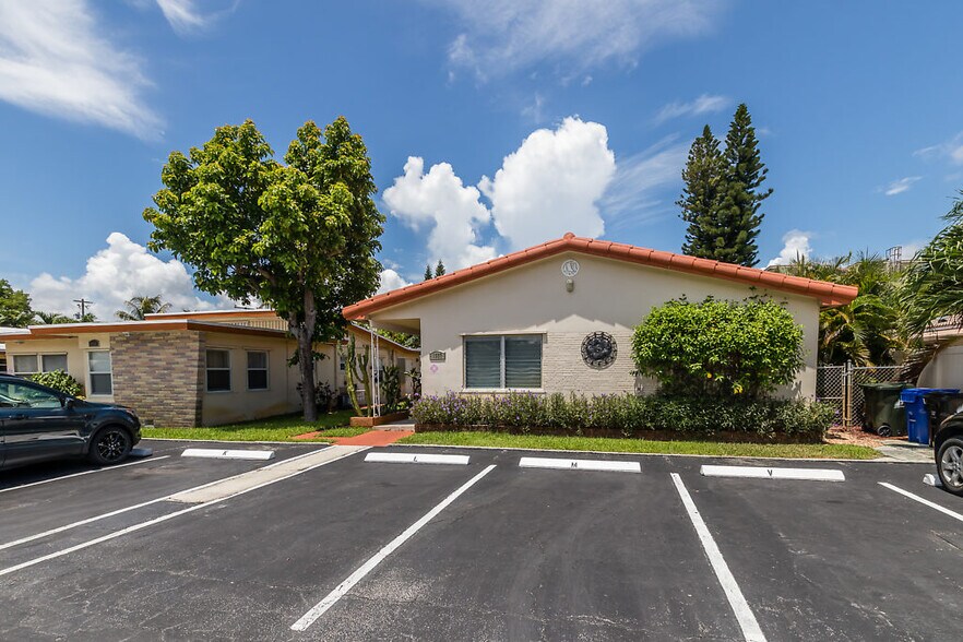 1037 N Victoria Park Rd, Fort Lauderdale, FL 33304