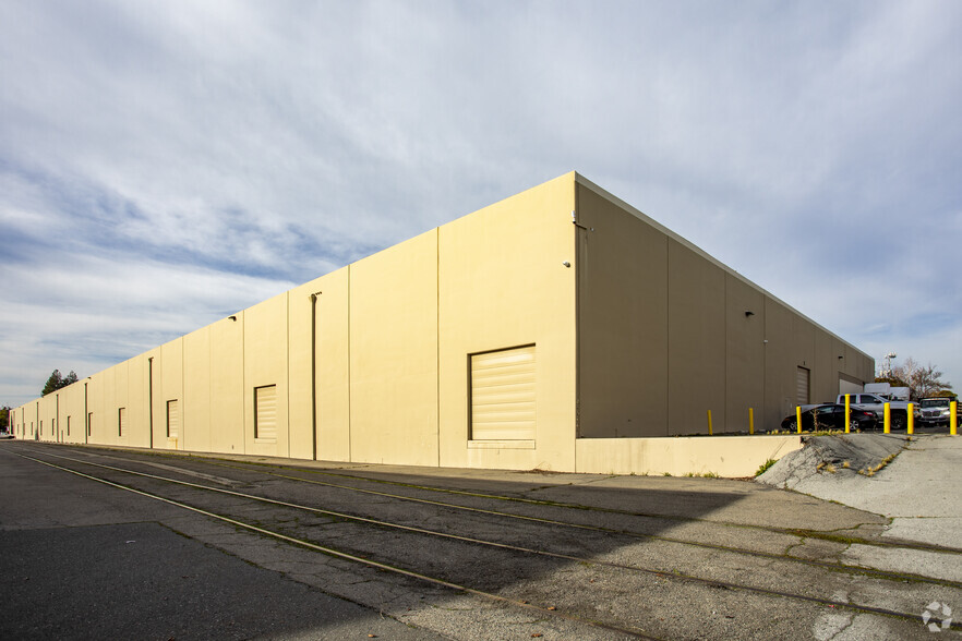 2252-2258 W Winton Ave, Hayward, CA for lease - Building Photo - Image 3 of 4