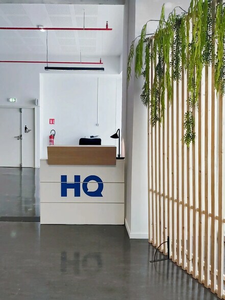 Office in Nice for lease - Lobby - Image 3 of 10