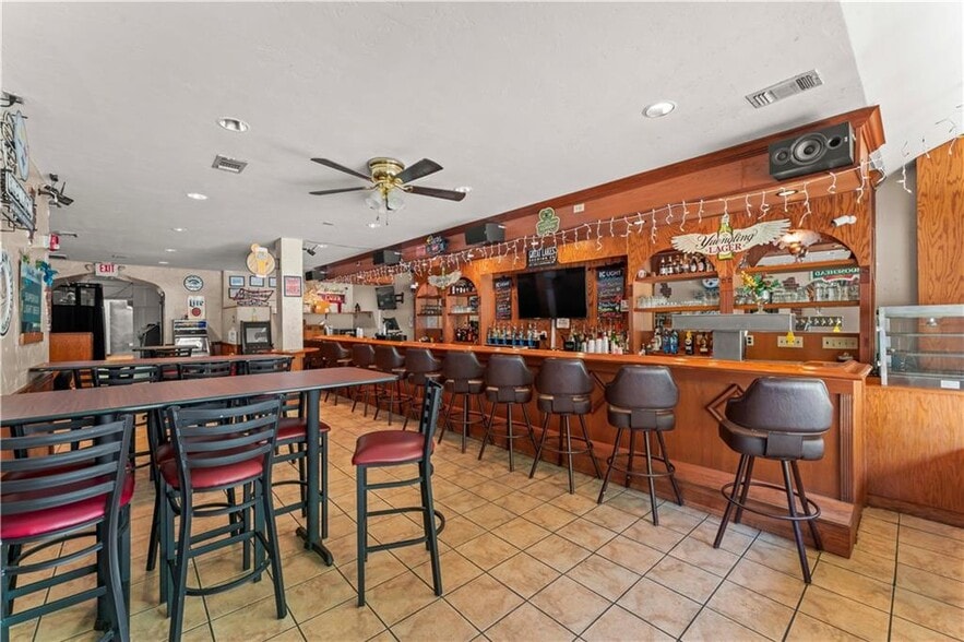 2512 E Carson St, Pittsburgh, PA for sale - Interior Photo - Image 2 of 13